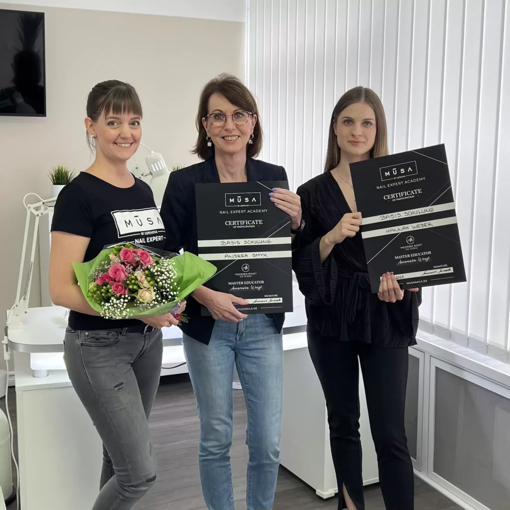 nageldesign-schulung-aw-nailacademy-schulungsergebnis-zertifikat-5